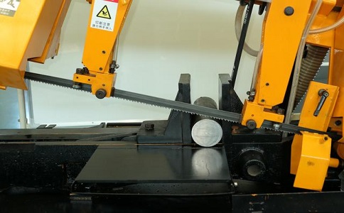 米易数控带锯床自动送料精度会出现偏差吗？